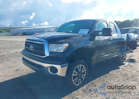 2010 Toyota Tundra Grade 5.7L V8 z USA, uszkodzony, nr VIN 5TFUY5F10AX106061